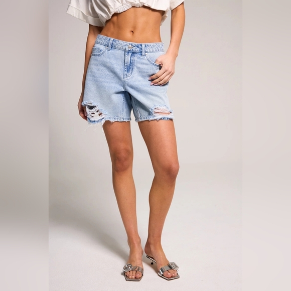 Rewash Brand A-Line Distressed Bermuda Jean Shorts Size 5/27 Light Indigo - Picture 2 of 15